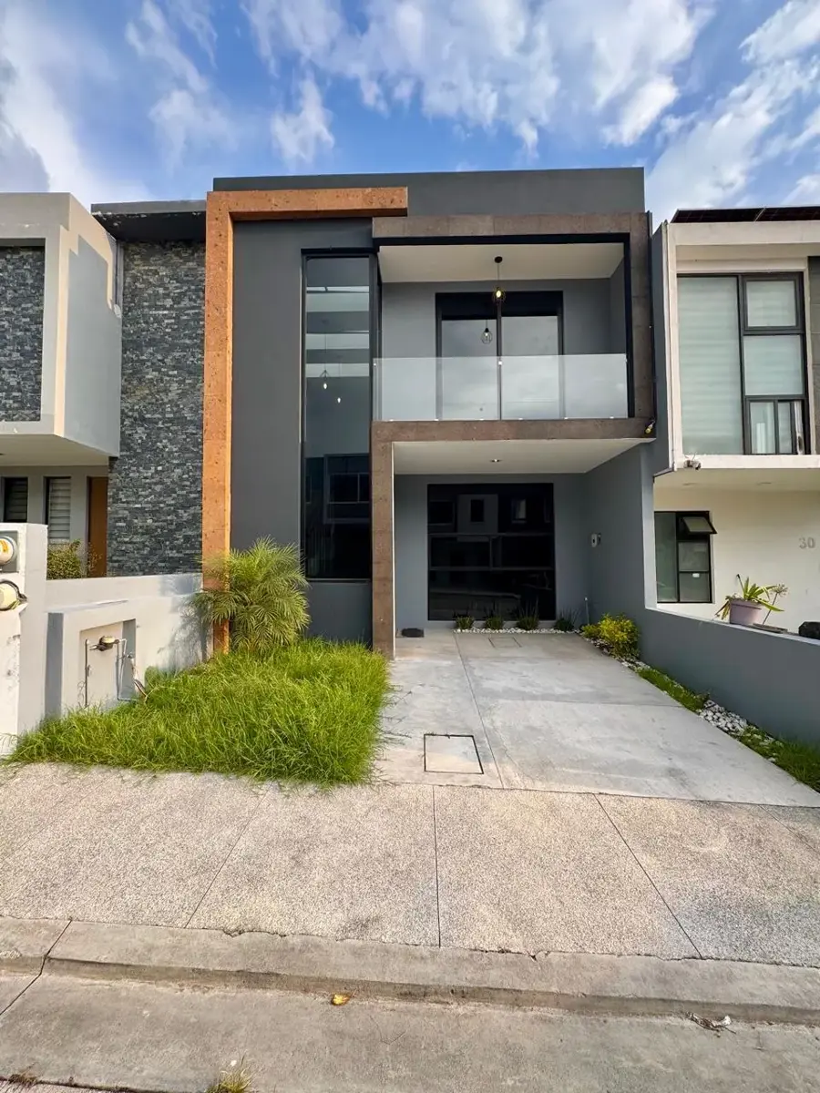 Casa en venta en Cañadas del Bosque, Morelia — foto 1 de 18