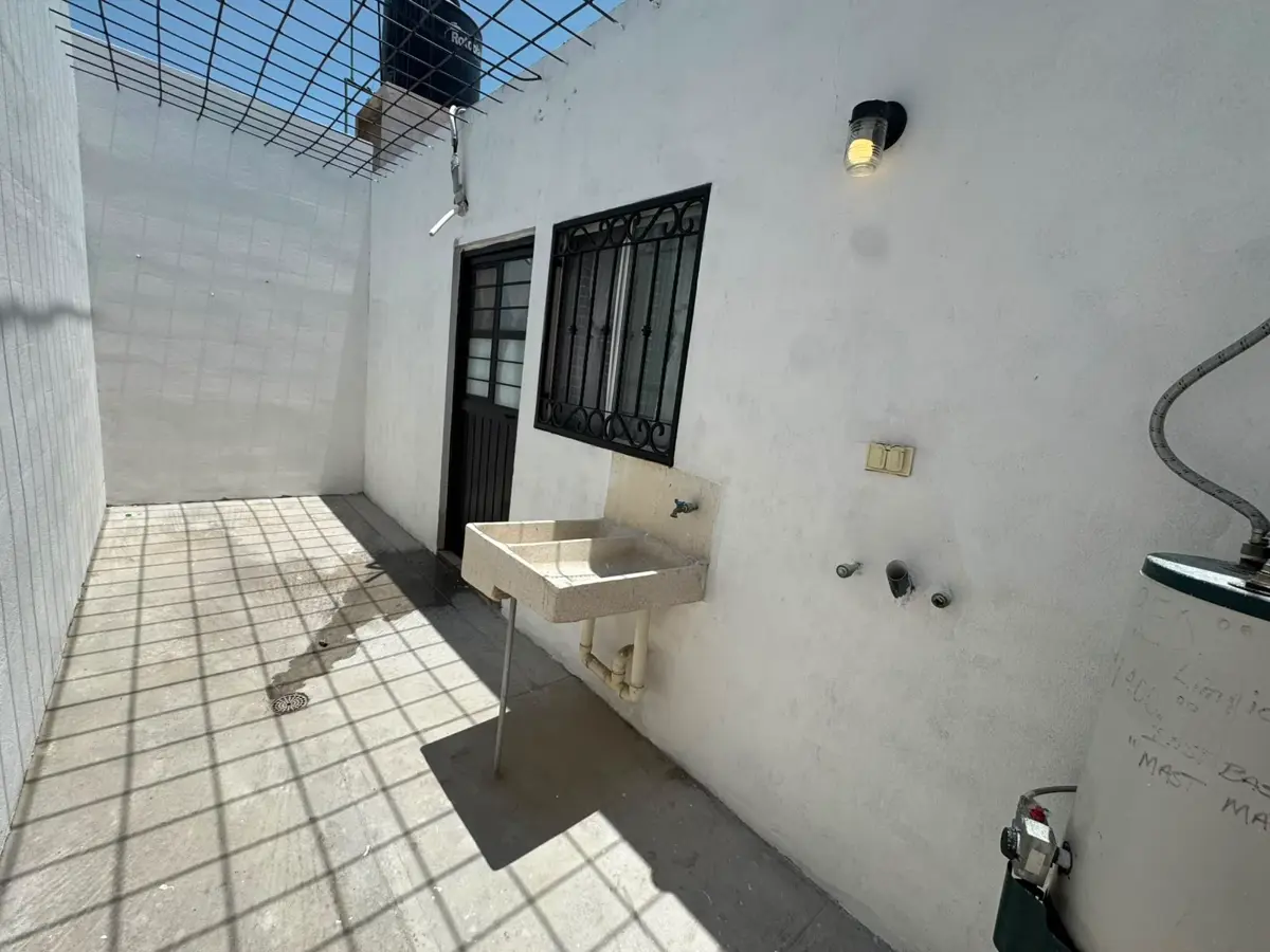 Casa en renta en Parajes de los Pinos, Ramos Arizpe — foto 1 de 5