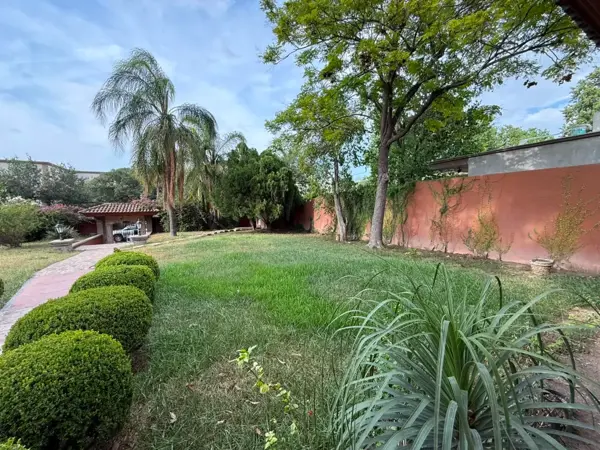 Terreno en Venta en Del Valle, San Pedro Garza García, Nuevo León 1