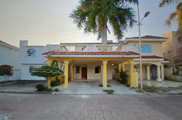 CASA DE ENTREGA INMEDIATA EN AVENIDA POPOCATEPETL, COL. LAS VEGAS,POZARICA VERACRUZ