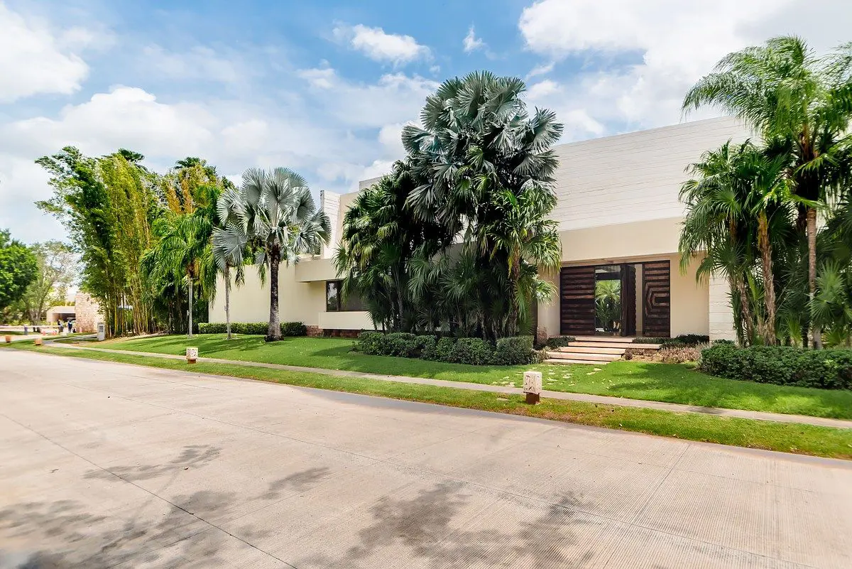 Casa en venta en Yucatán Country Club, Mérida — foto 1 de 30