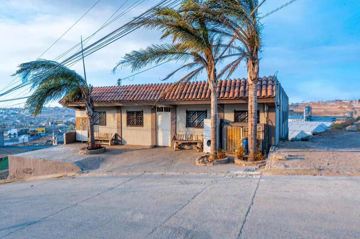 Edificio en venta en Benito Juarez, Playas de Rosarito — foto 1 de 40