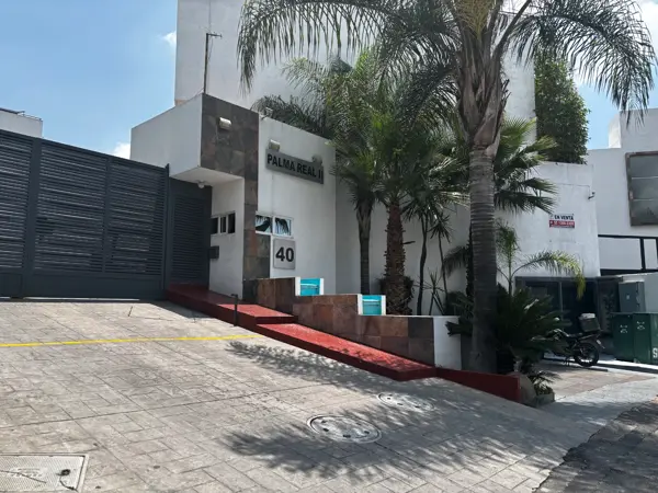 Casa amplia tres recámara,estudio,S Tele,C.servicio, salón eventos, Vig.24/7 Casa amplia tres recámara,estudio,S Tele,C.servicio, salón eventos, Vig.24/7