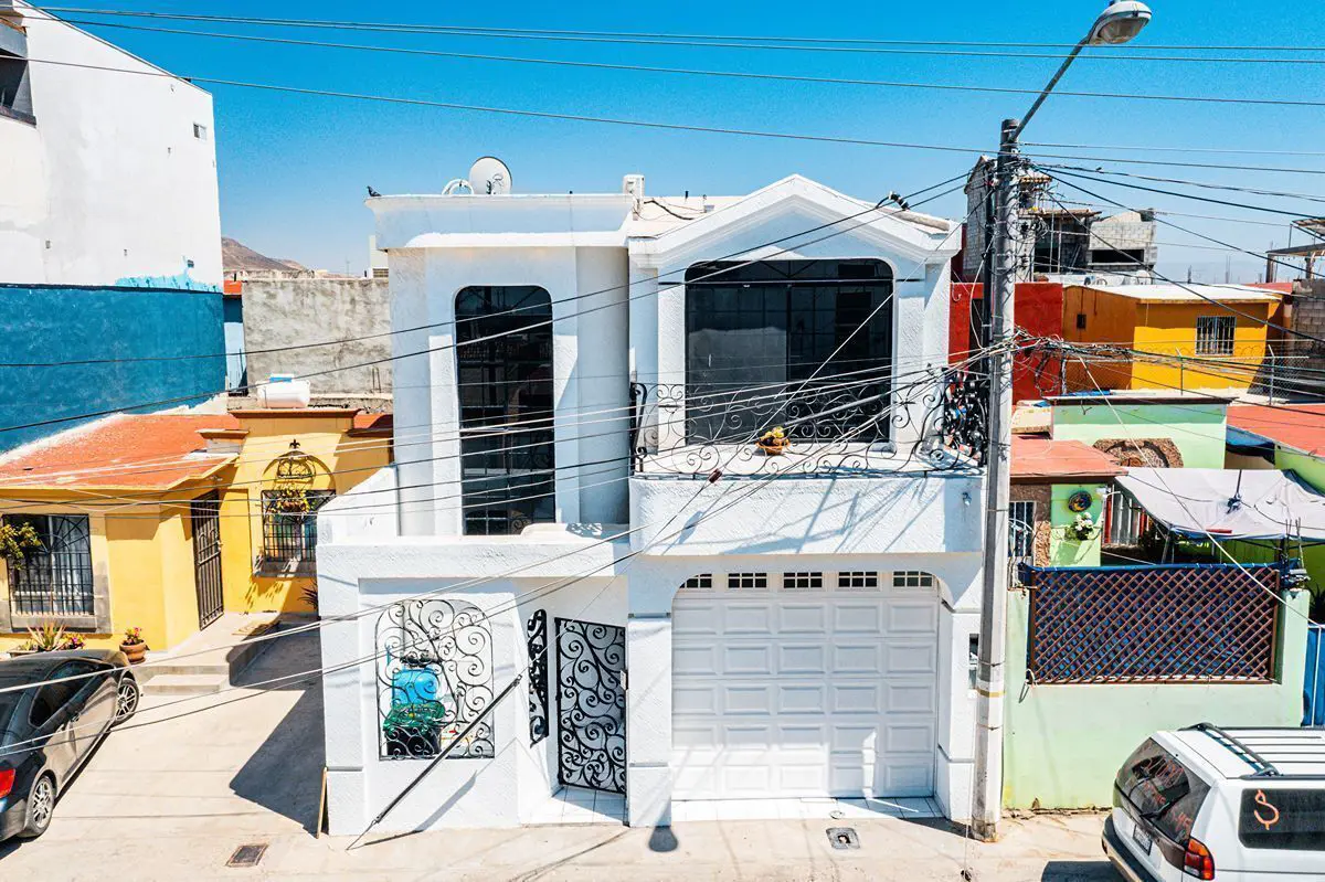 Casa en venta en Villa Fontana IX, Tijuana — foto 1 de 18