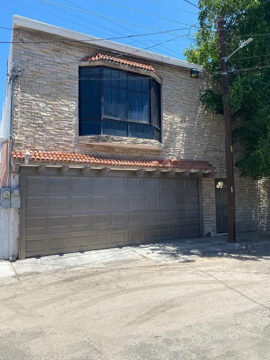 Casa en venta en Indeco, La Paz — foto 1 de 23
