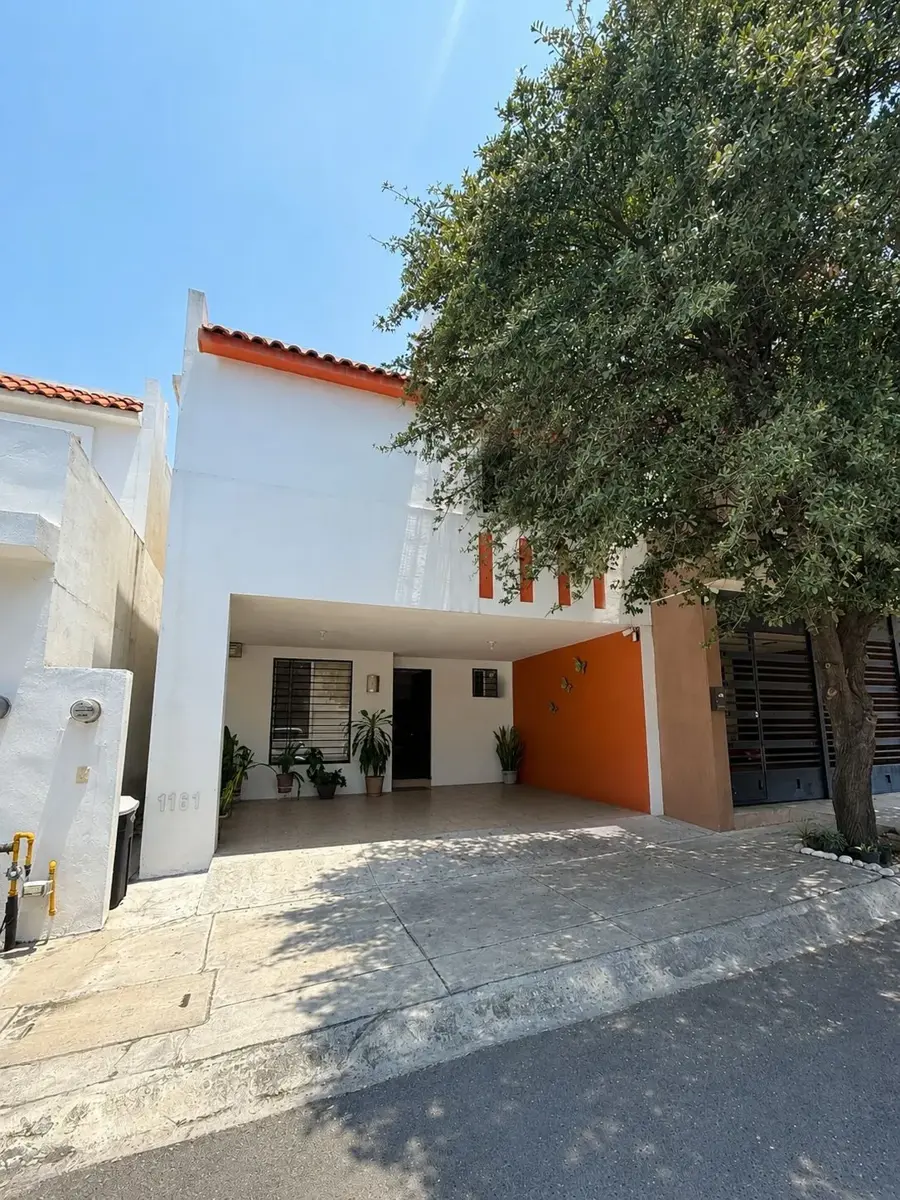 Casa en Venta en Cumbres San Agustín | Amplios Espacios y Excelente Ubicación Casa en Venta en Cumbres San Agustín | Amplios Espacios y Excelente Ubicación