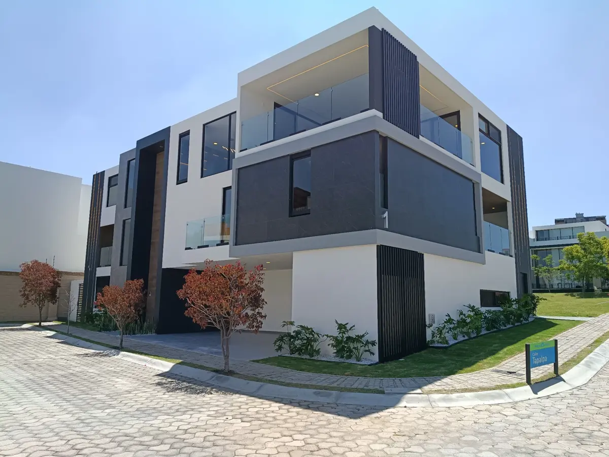 Casa en venta en Lomas de Angelópolis, San Andrés Cholula — foto 1 de 25