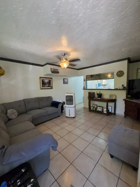 Casa en venta en Partido Romero, Juárez — foto 2 de 44