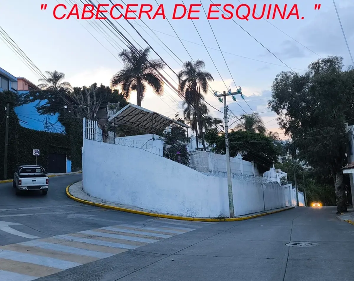 Casa en venta en Lomas de Coyuca, Cuernavaca — foto 1 de 41
