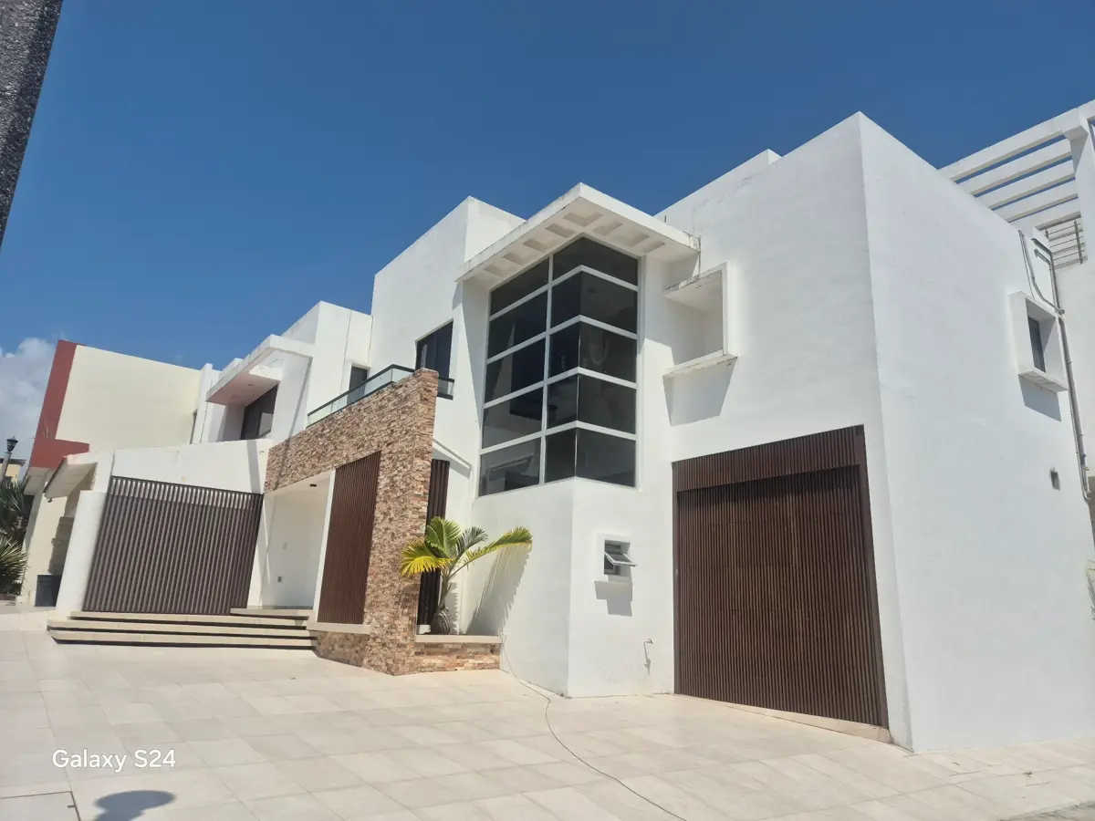 Casa en venta en Las Lomas Residencial, Alvarado — foto 1 de 28