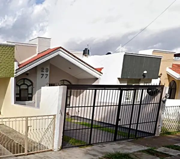 Casa en Jardines Del Valle, Zapopan, Jalisco