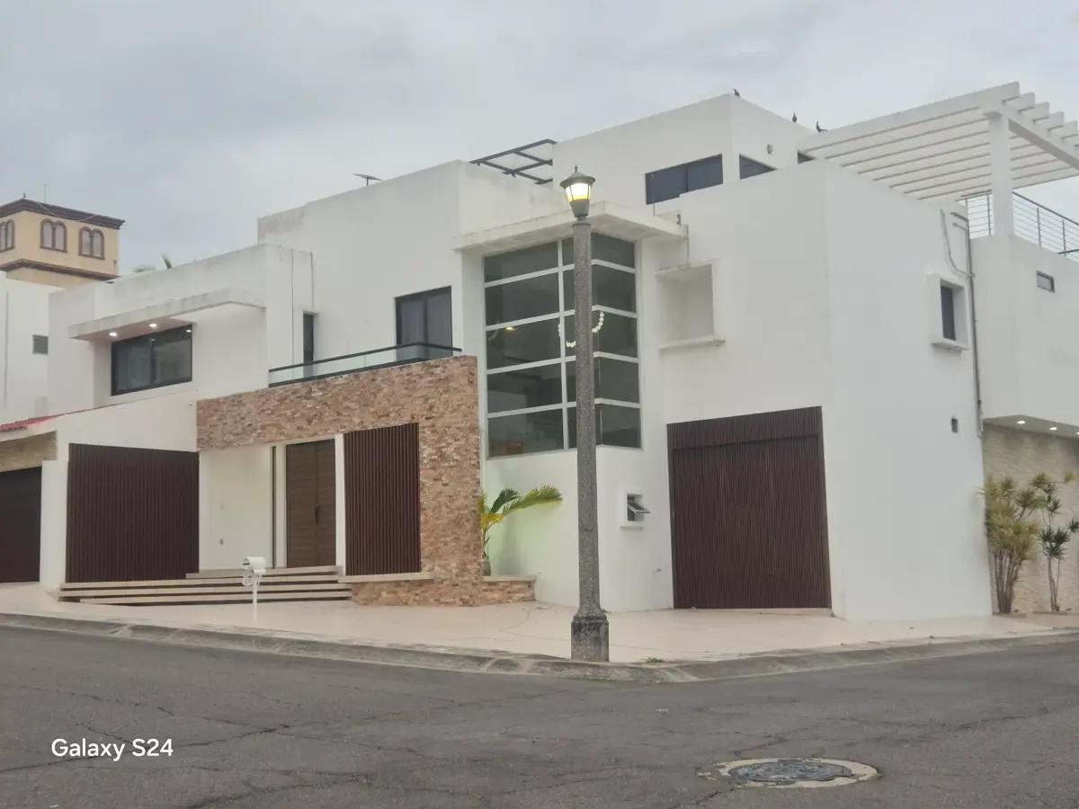 Casa en venta en Las Lomas Residencial, Alvarado — foto 1 de 25