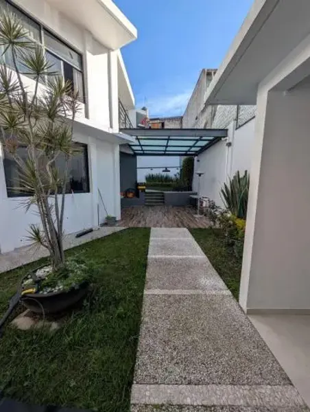 Casa en renta en Lomas del Pedregal, Tlalpan — foto 2 de 4