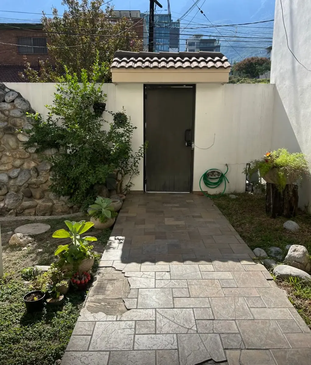 Casa en venta en Lomas del Valle, San Pedro Garza García — foto 1 de 17
