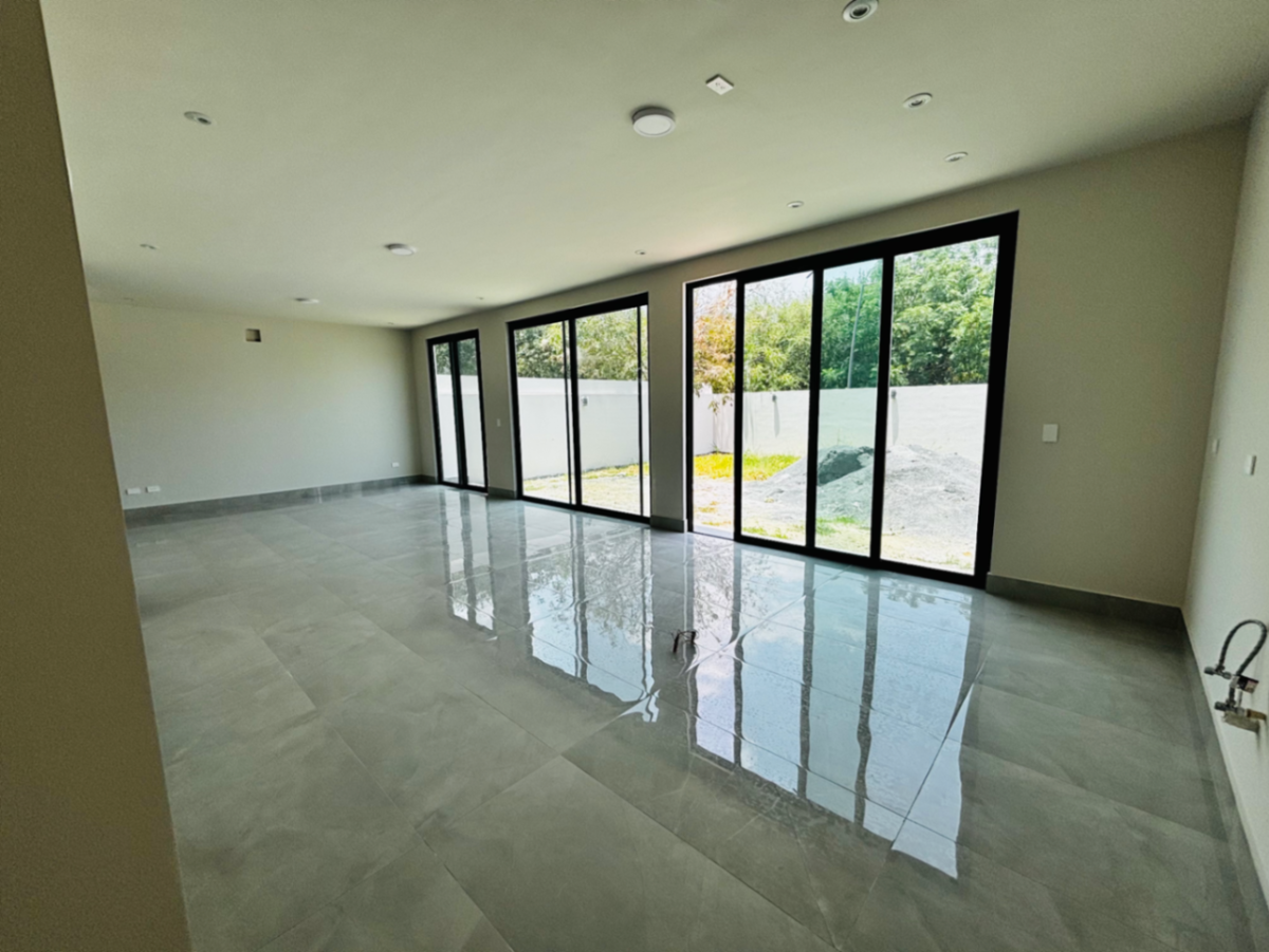 Casa en Venta en Los Nogales, Santiago, Nuevo León