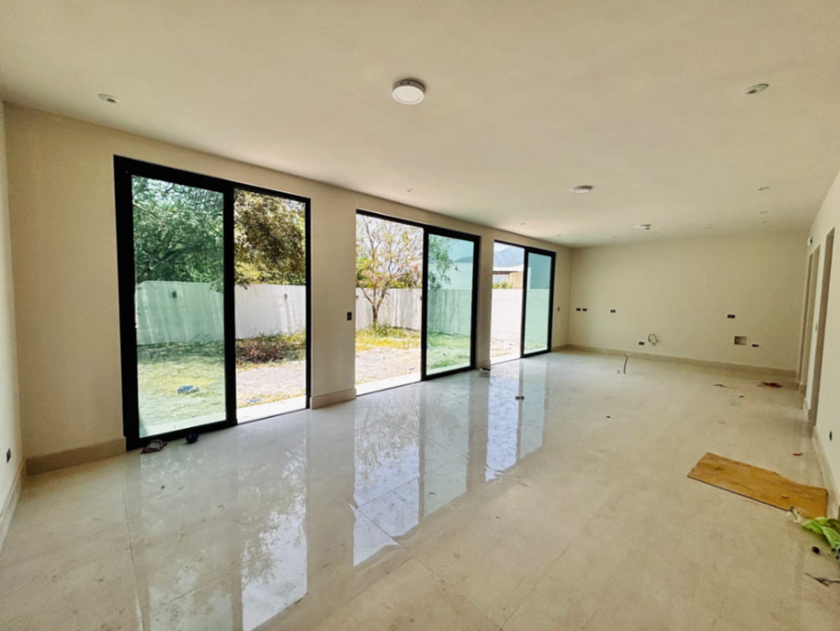 Casa en Venta en Los Nogales, Santiago, Nuevo León