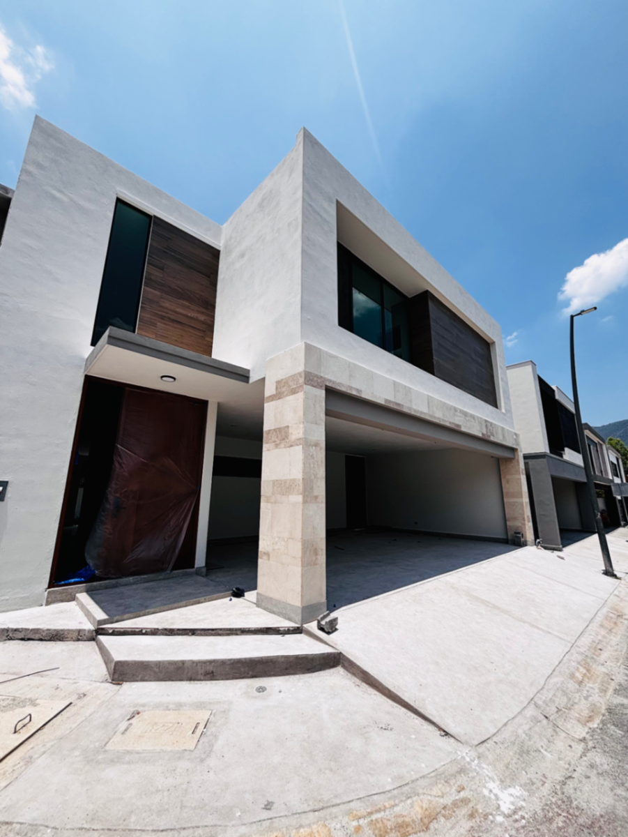 Casa en Venta en Los Nogales, Santiago, Nuevo León