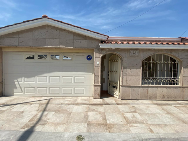 Excelente casa de una planta en venta