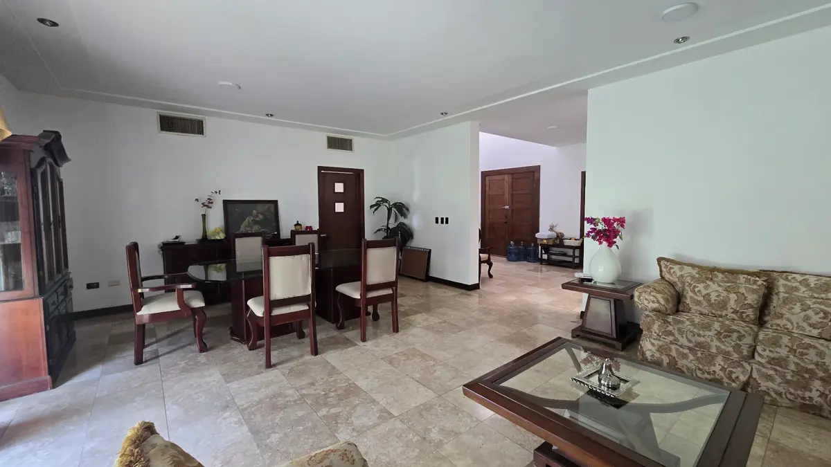 Vista 3 de Casa con jardín, alberca, jacuzzi, salon de juegos ideal para familias grandes