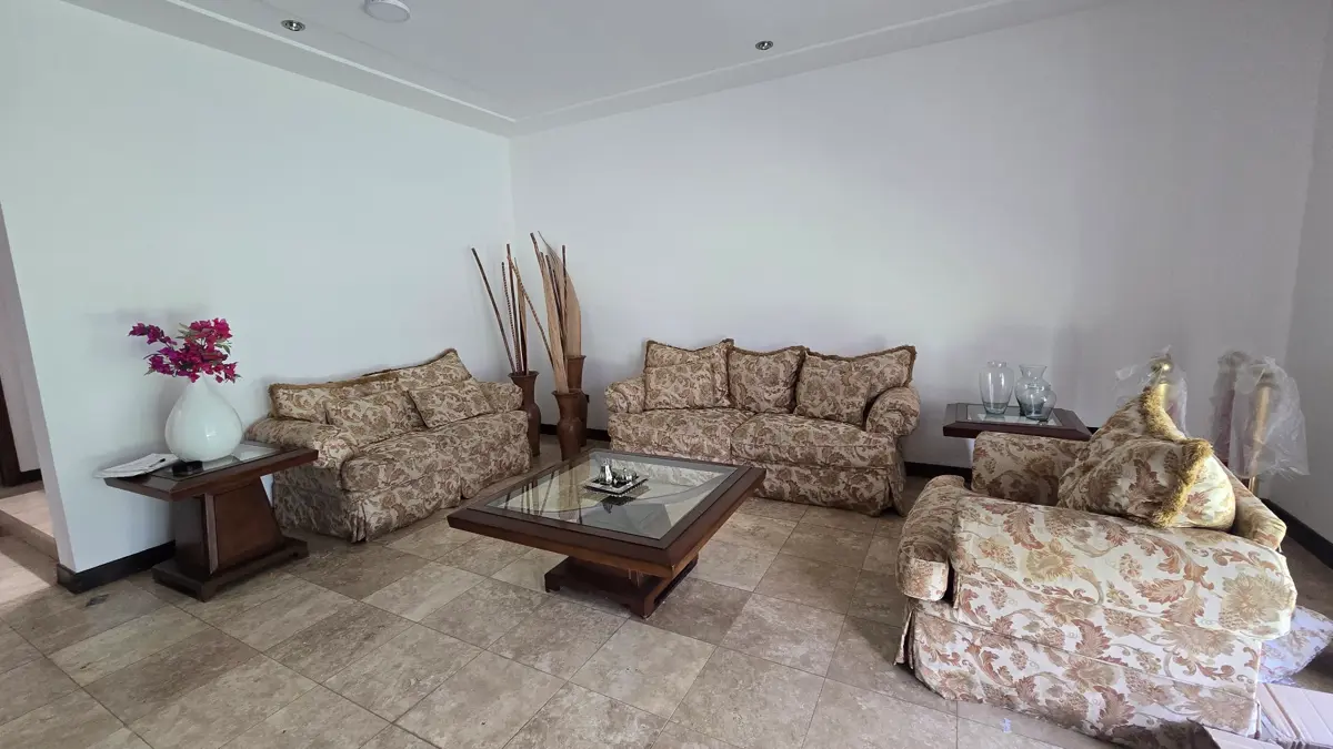 Vista 2 de Casa con jardín, alberca, jacuzzi, salon de juegos ideal para familias grandes