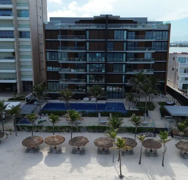 Torre Ixnah,  Zona Hotelera de Cancún.Edificio con 6 pisos - solo 11 departamentos