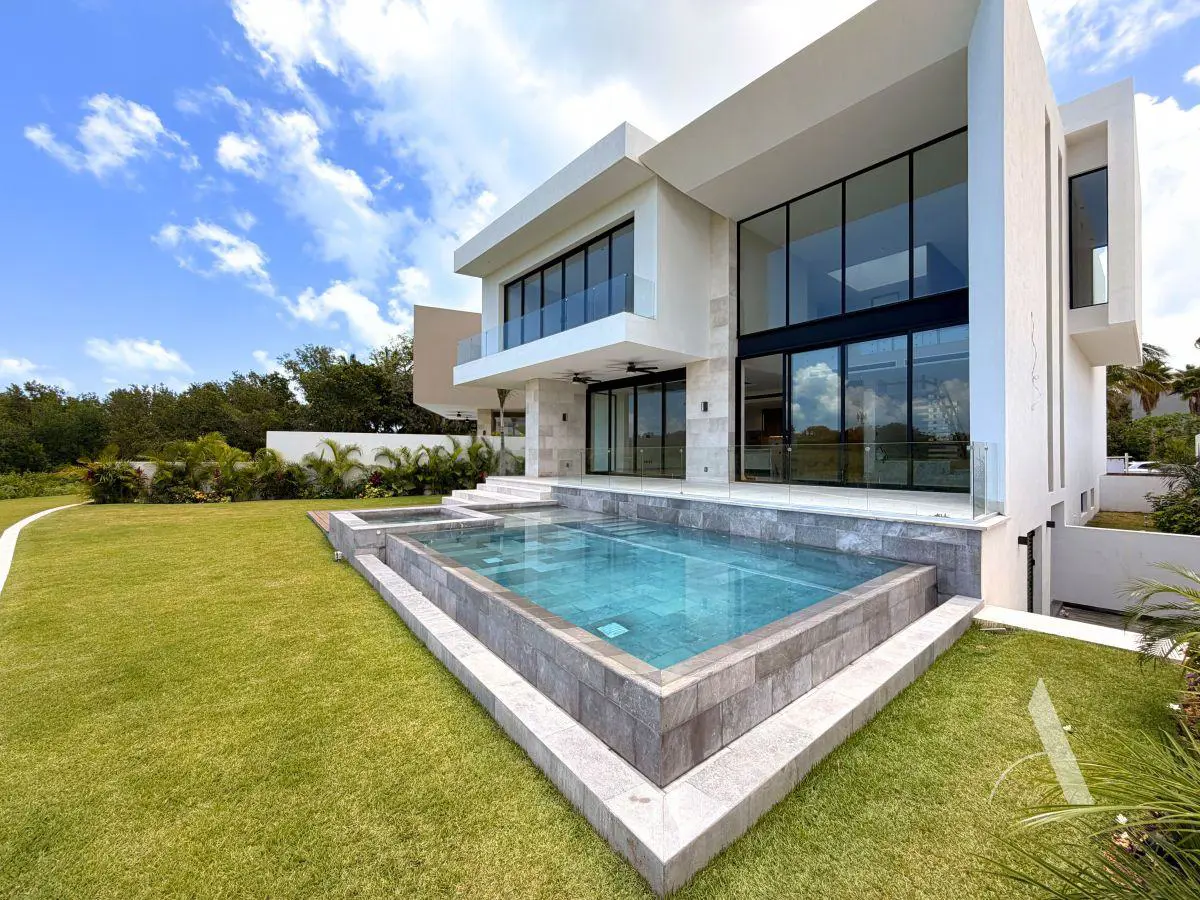 Casa en venta en Zona Hotelera, Benito Juárez — foto 1 de 28