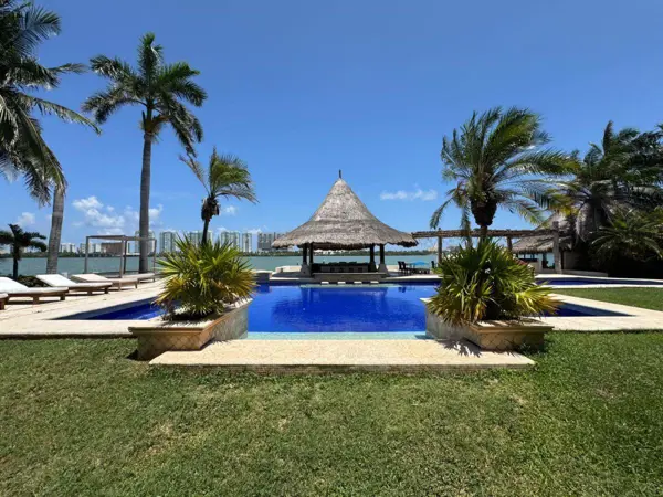 Zona Hotelera - casa Quetzales