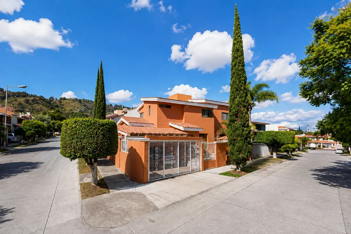 Casa en venta en Bugambilias, Zapopan — foto 1 de 15