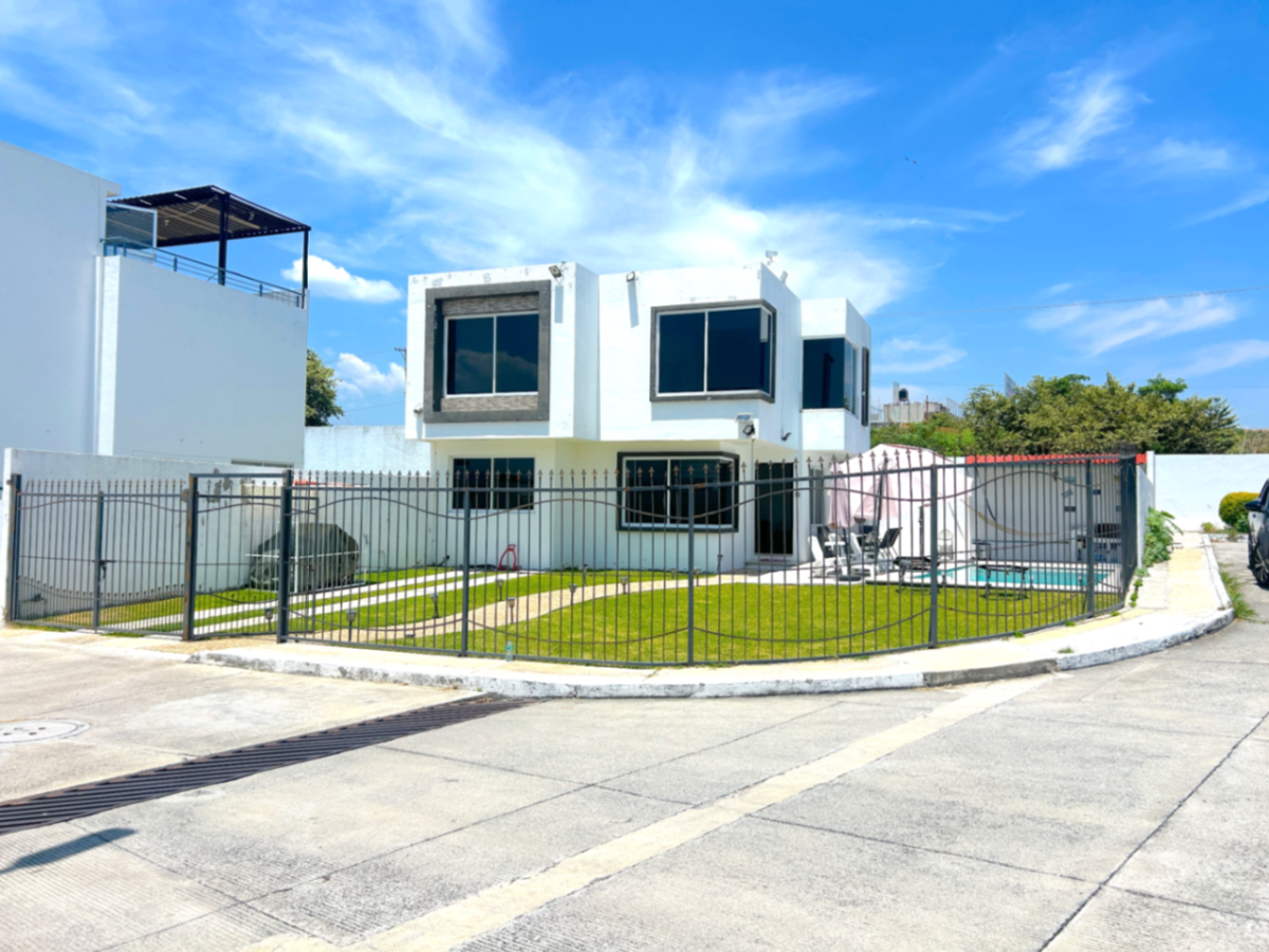 Casa en venta en Tequesquitengo, Jojutla — foto 1 de 24
