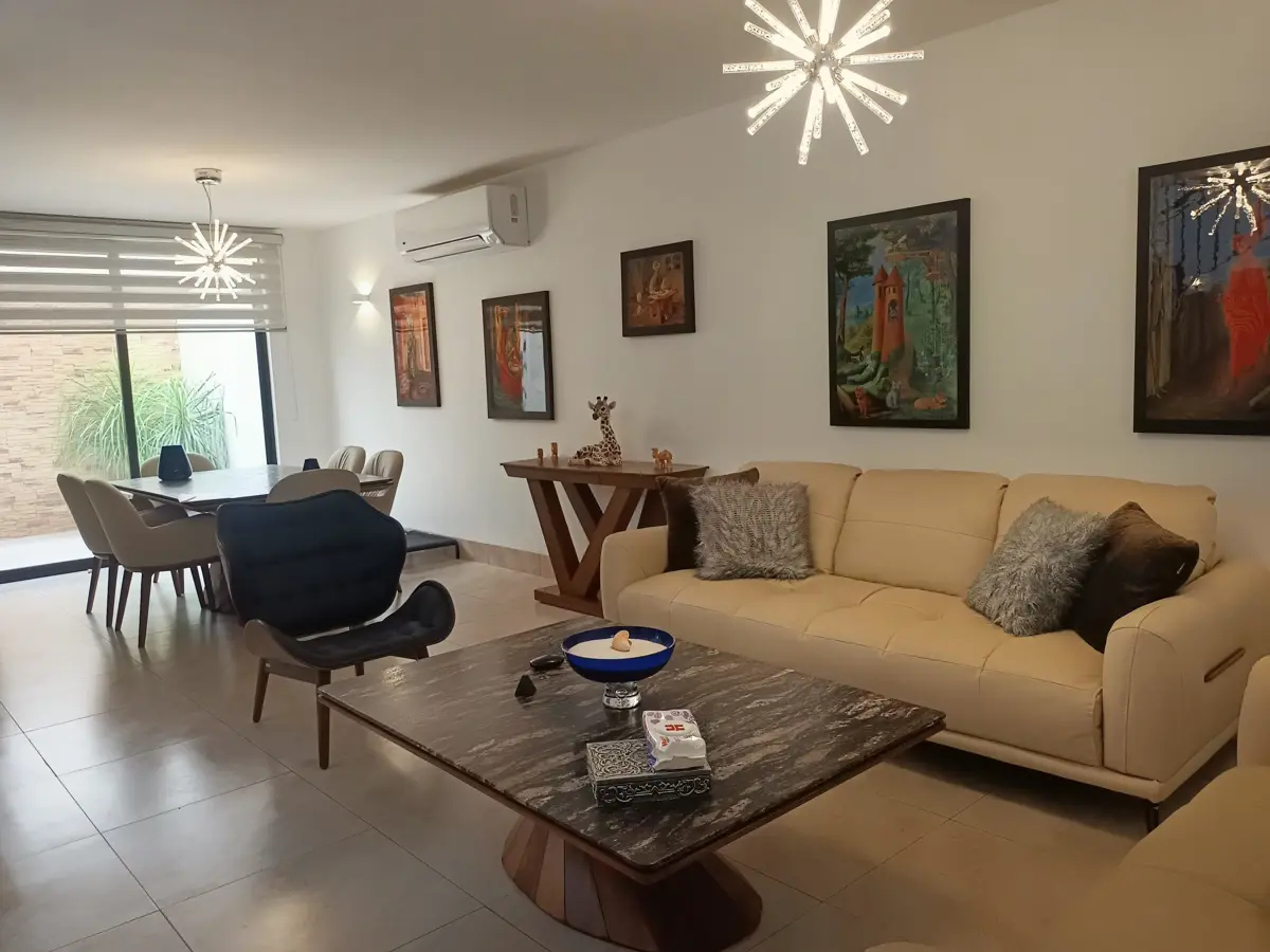 Casa en venta en Lombardía Residencial, León — foto 1 de 26