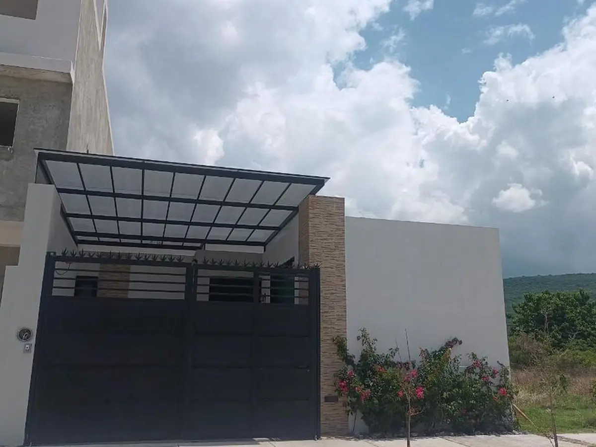 Casa en venta en Pedregal, León — foto 1 de 27