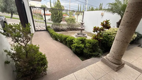 Casa en venta en Gran Jardin, León — foto 2 de 36