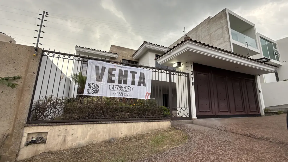 Casa en venta en Gran Jardin, León — foto 1 de 36