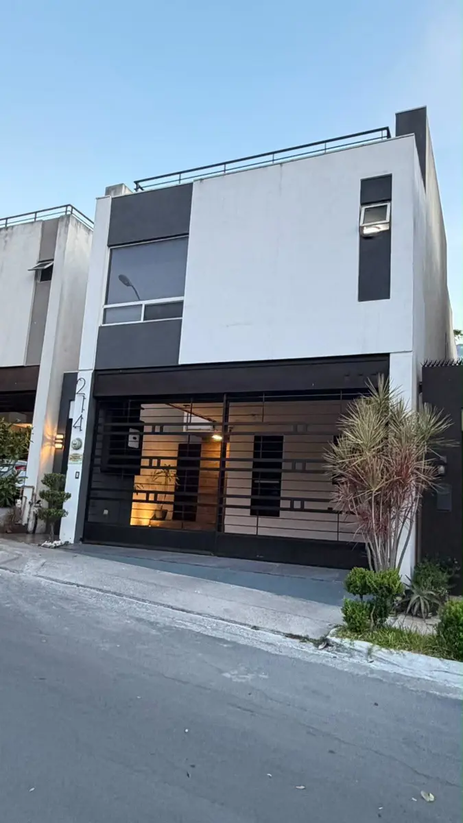 Casa en venta en Cerradas de Cumbres, Monterrey — foto 1 de 24