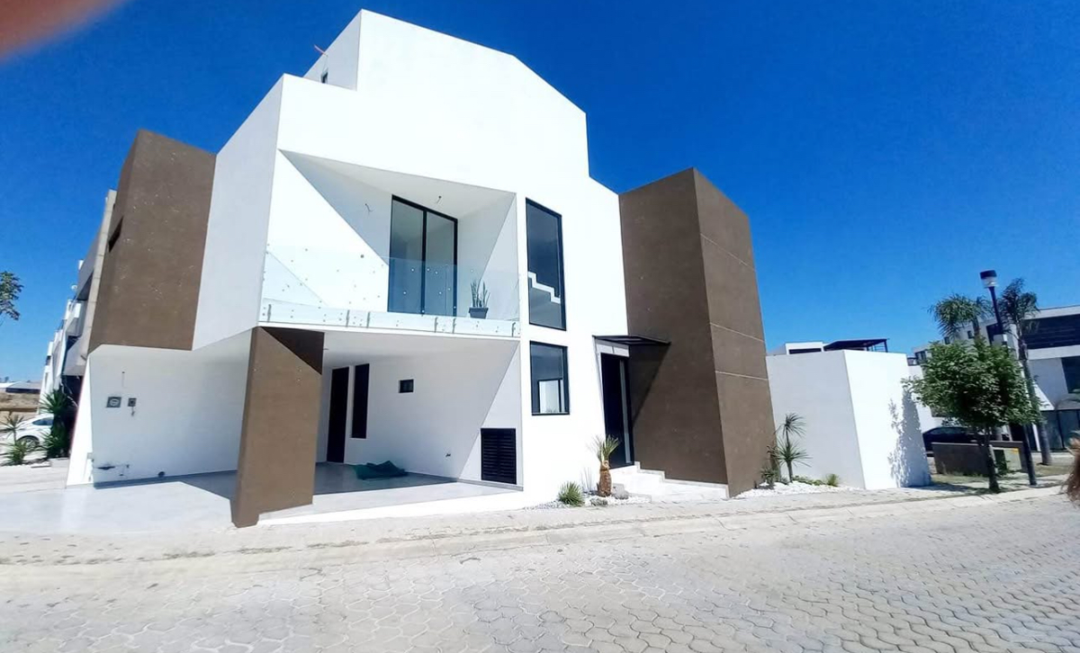 Casa en venta en Lomas de Angelópolis, San Andrés Cholula — foto 1 de 36