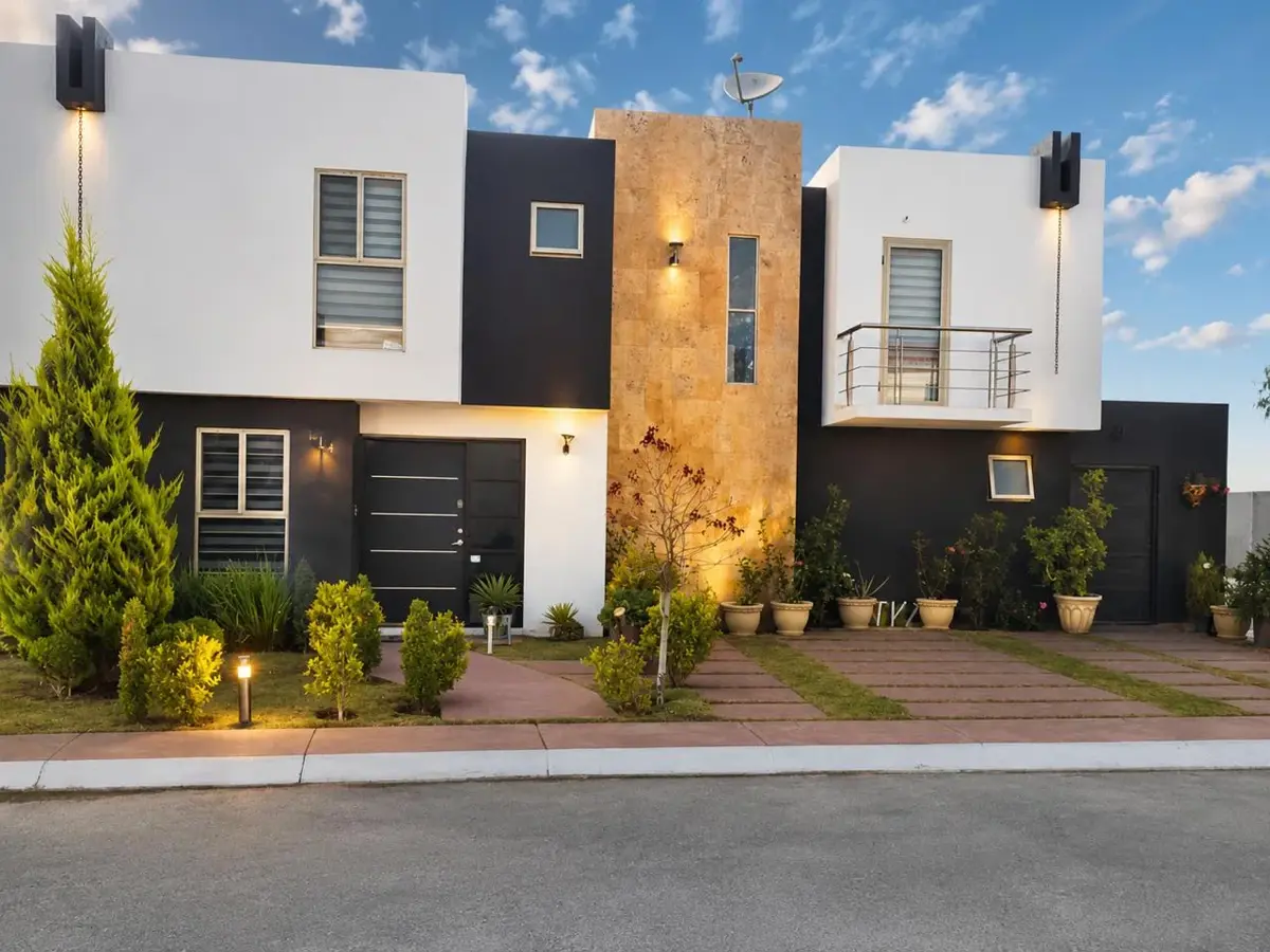 Casa en venta en Paseos de Chavarría, Mineral de la Reforma — foto 1 de 16