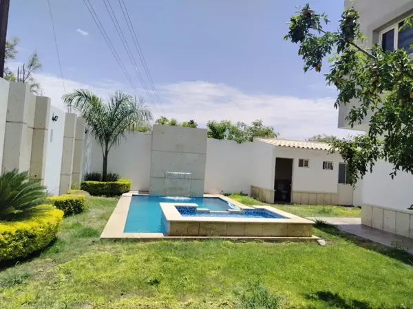 Oportunidad por Debajo de Avalúo | 4 Recamaras | Alberca y Jardín