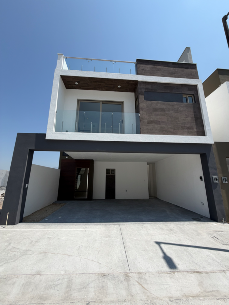 Casa en venta en Porto Cumbres, García — foto 1 de 35