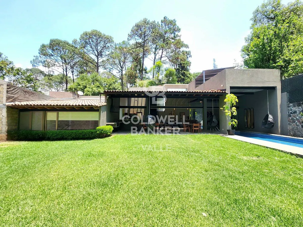 Casa en venta en Avandaro, Valle de Bravo — foto 1 de 31