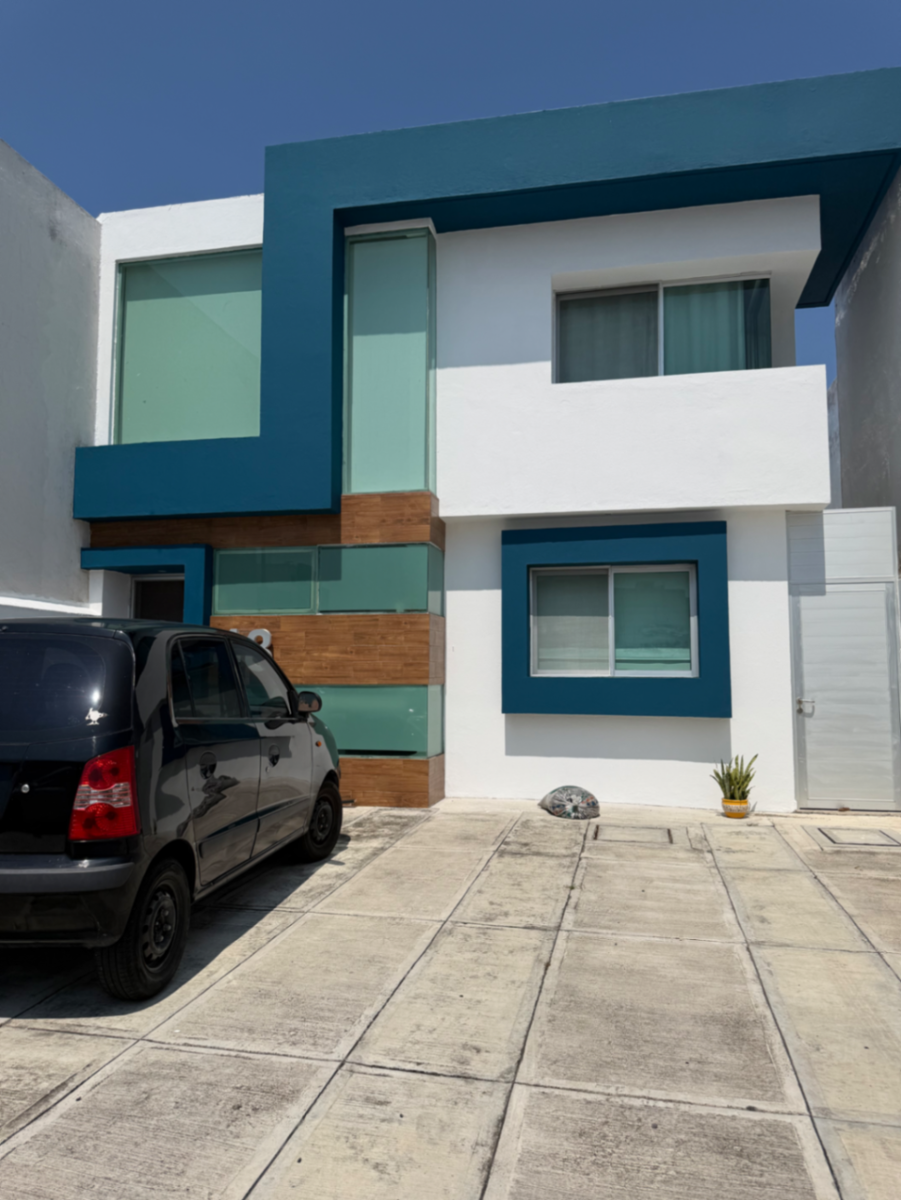 Casa en venta en Lomas de la Rioja, Alvarado — foto 1 de 13