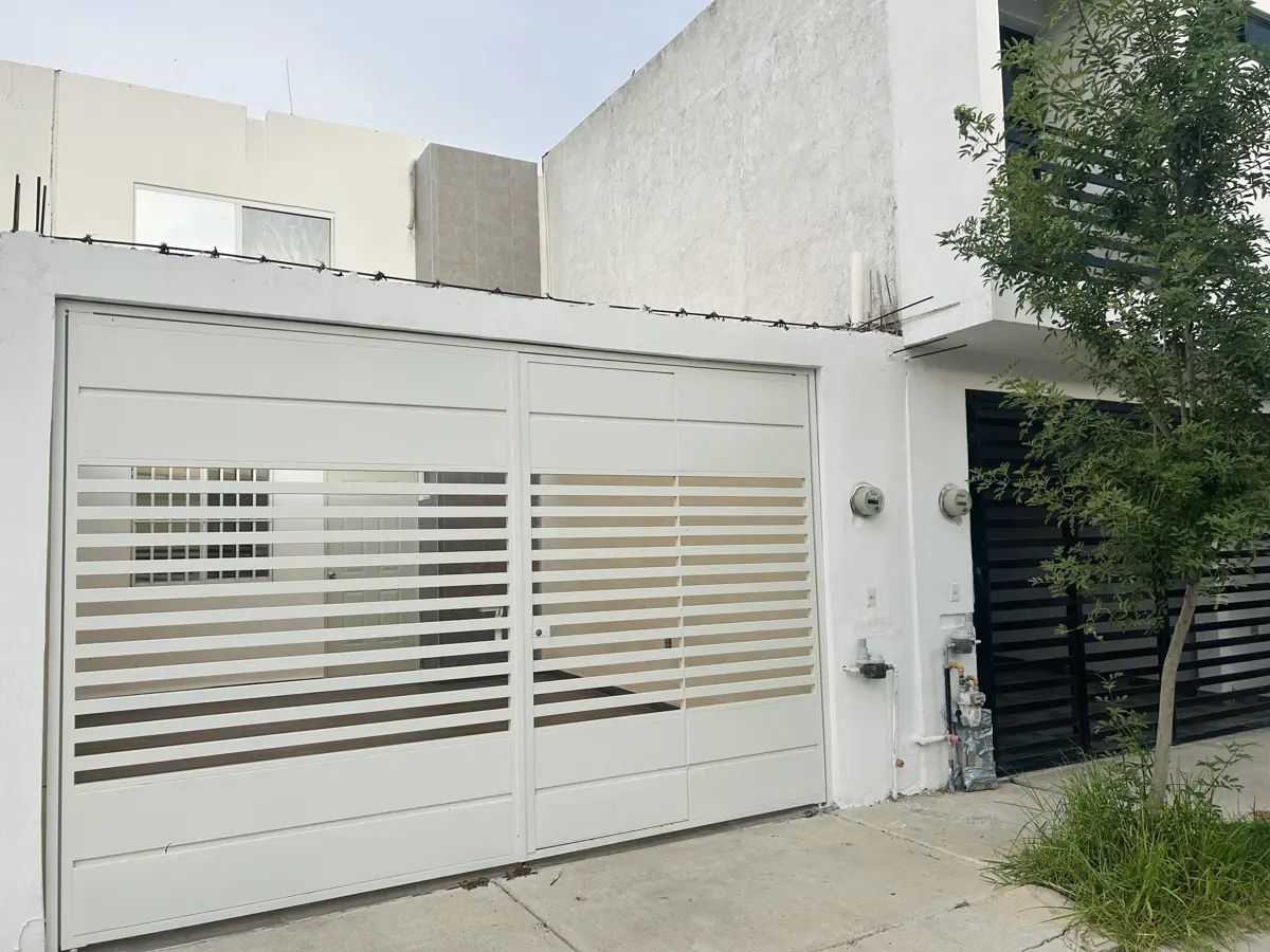 Casa en venta en Los Héroes León, León — foto 1 de 25