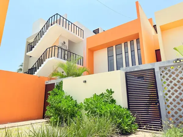 | Villa amueblada con piscina y rooftop en venta en Chelem |