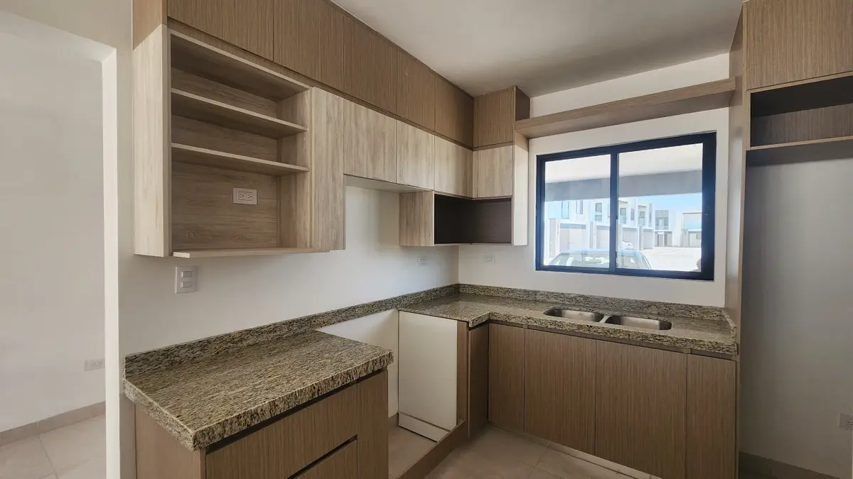 Vista 3 de Casa en Renta en Los Viñedos, amplio jardín