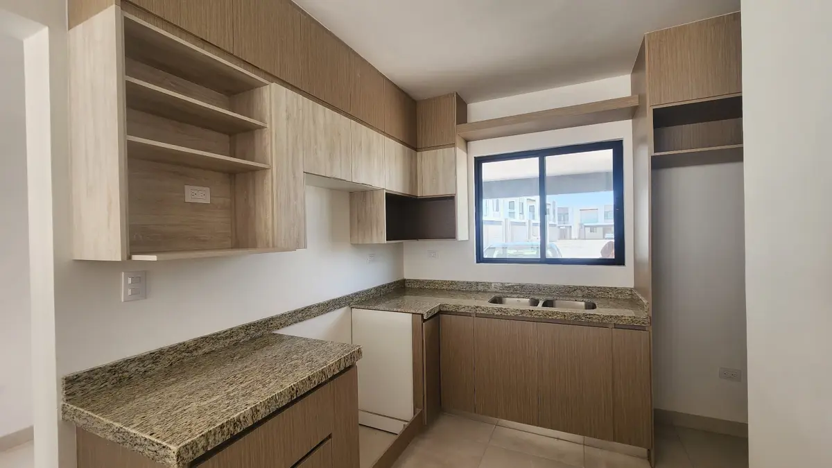 Vista 2 de Casa en Renta en Los Viñedos, amplio jardín