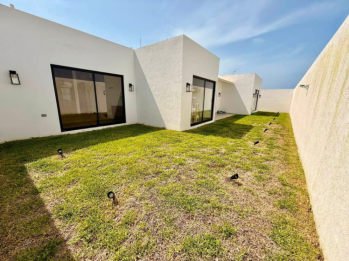 Casa en venta en Las Lomas Residencial, Alvarado — foto 1 de 40