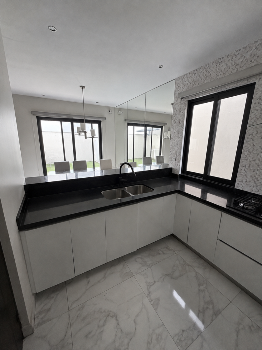 Casa en Venta en Lomas del Vergel, Monterrey, Nuevo León