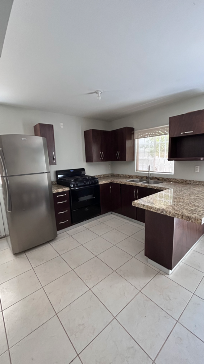 Vista 4 de Casa en Venta en Residencial Senderos, Torreo´n - Amplia y Confortable