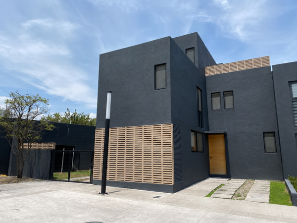 Casa en esquina | La Sierra Residencial | Primer Desarrollo Ecológico de Querétaro — foto 1 de 32