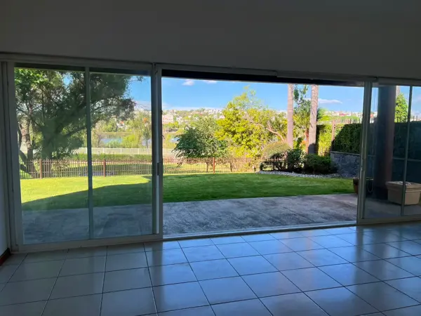 Residencia en renta frente al lago en Faro Juriquilla — foto 1 de 32
