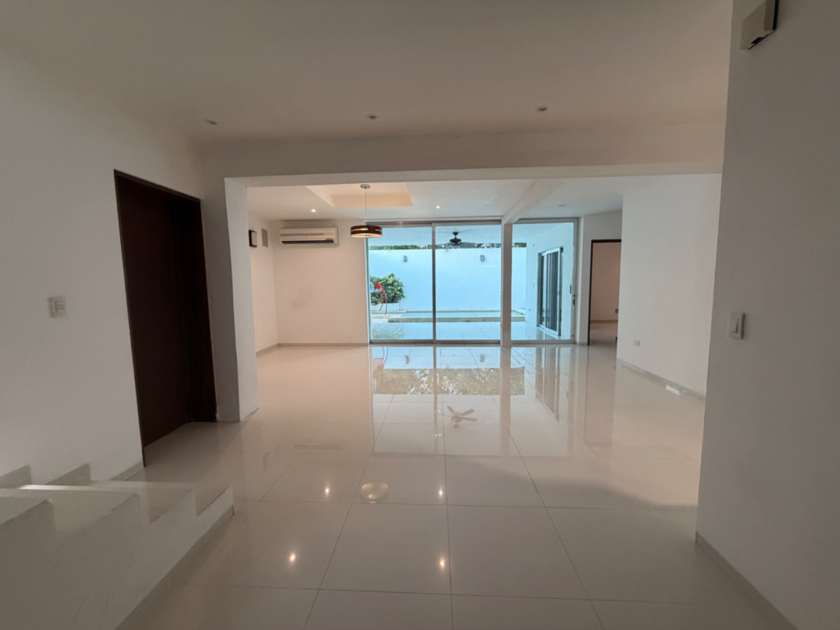 Casa en renta en Residencial Bambú, Playa del Carmen — foto 1 de 33